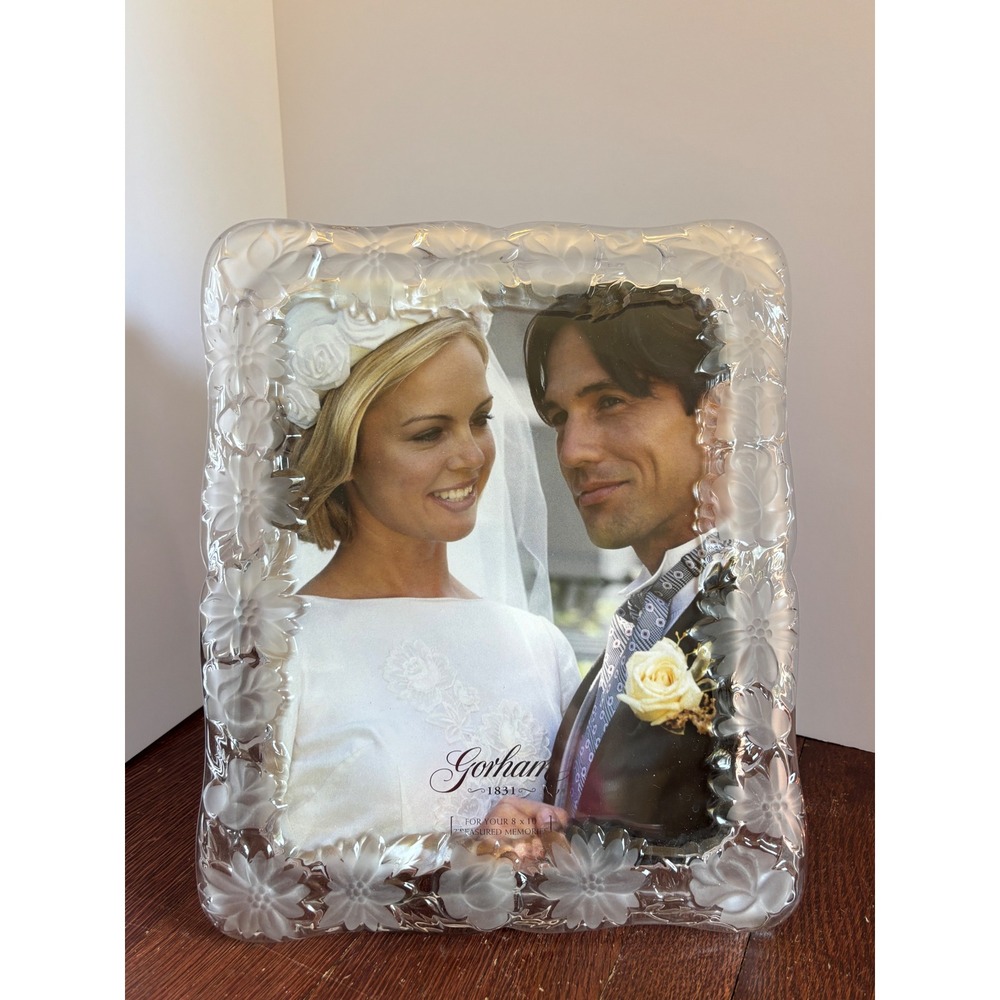 Gorham 1831 Crystal Picture Frame 8x10 Frosted Floral Daisy Scalloped Edge Clear